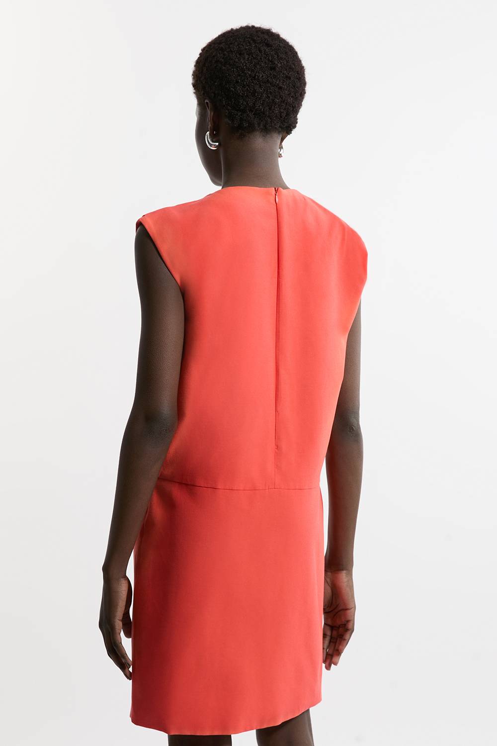 KarenMillen Robe midi cintrée à plis, encolure et détails de poches