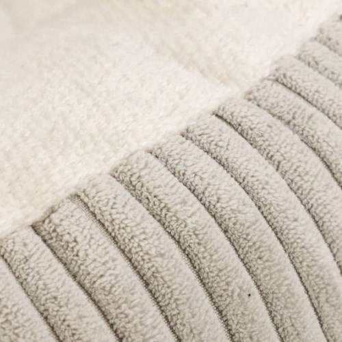 Cama redonda para gatos, desenhada por Lotte Gray.