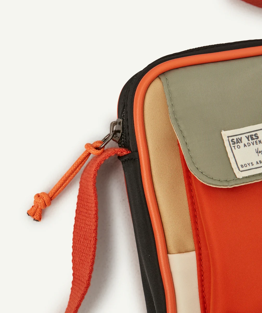 SAC À BANDOULIÈRE GARÇON COLORÉ AVEC PATCH BRODÉ