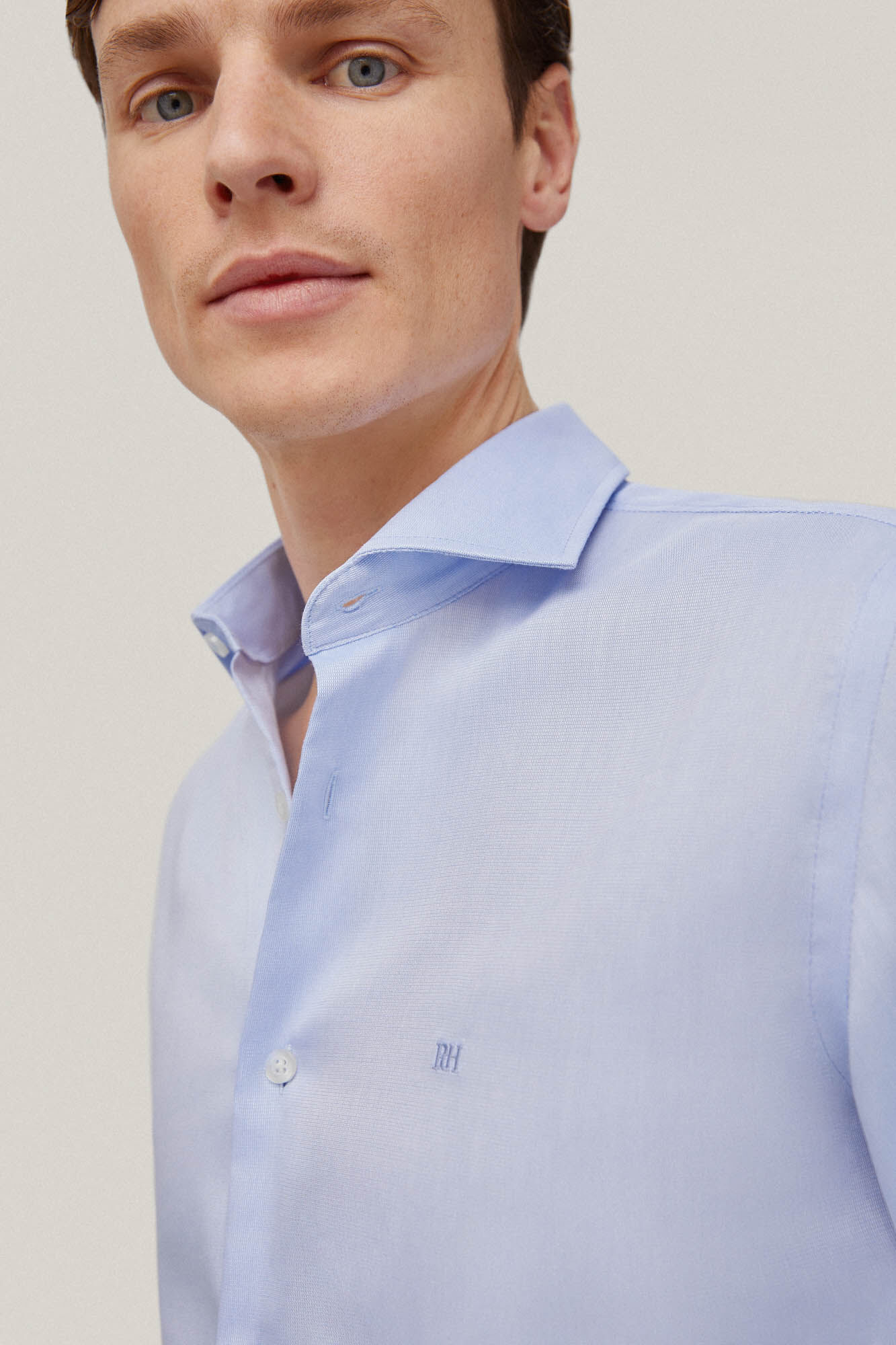 Camisa social lisa, texturizada, não precisa passar e resistente a manchas - Azul