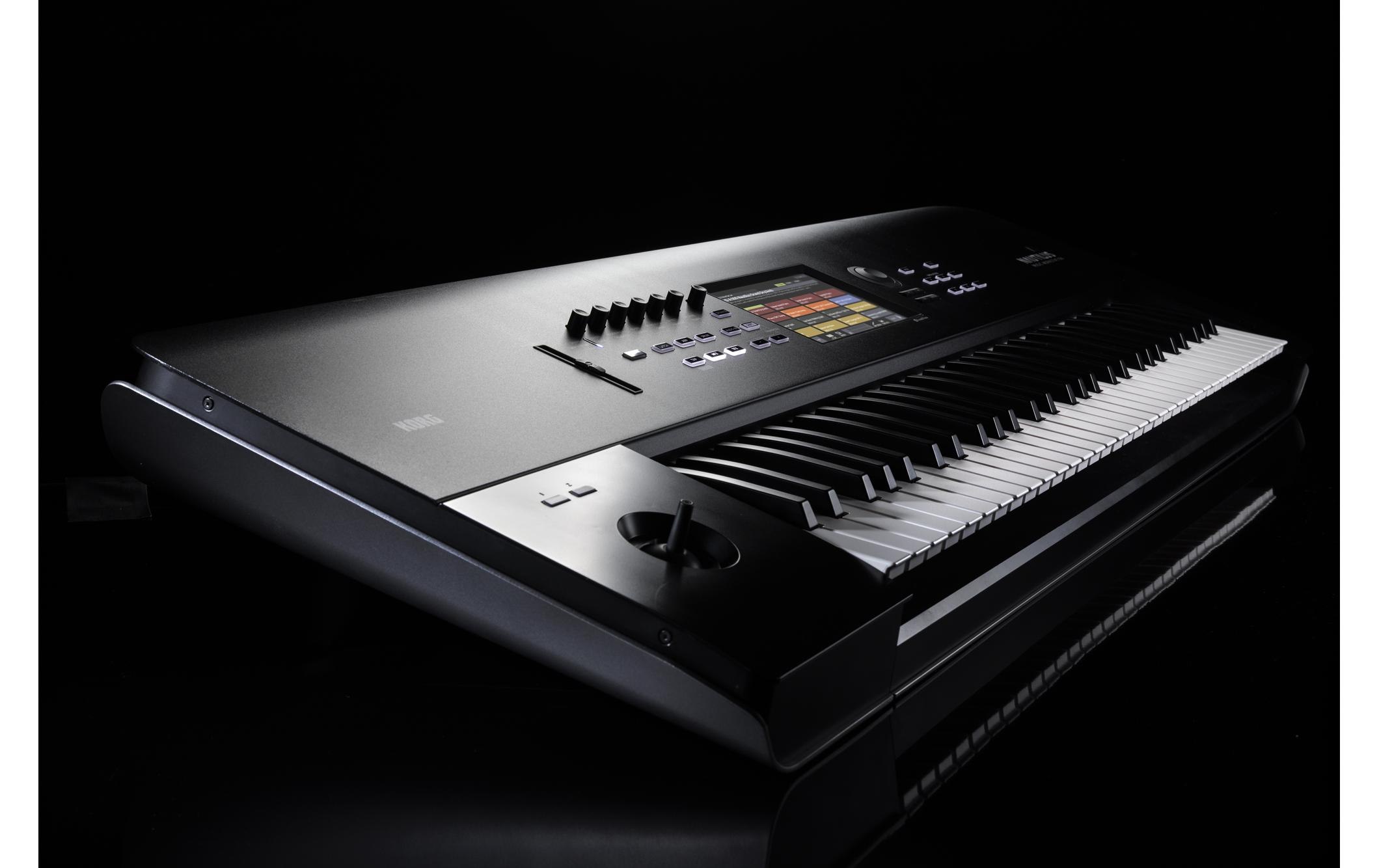 Workstation NAUTILUS 61 Aftertouch<br>Synthesizer Workstation mit 61 Tasten