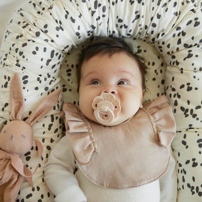 Elodie Binky Bloom Smokk Newborn, Powder Pink