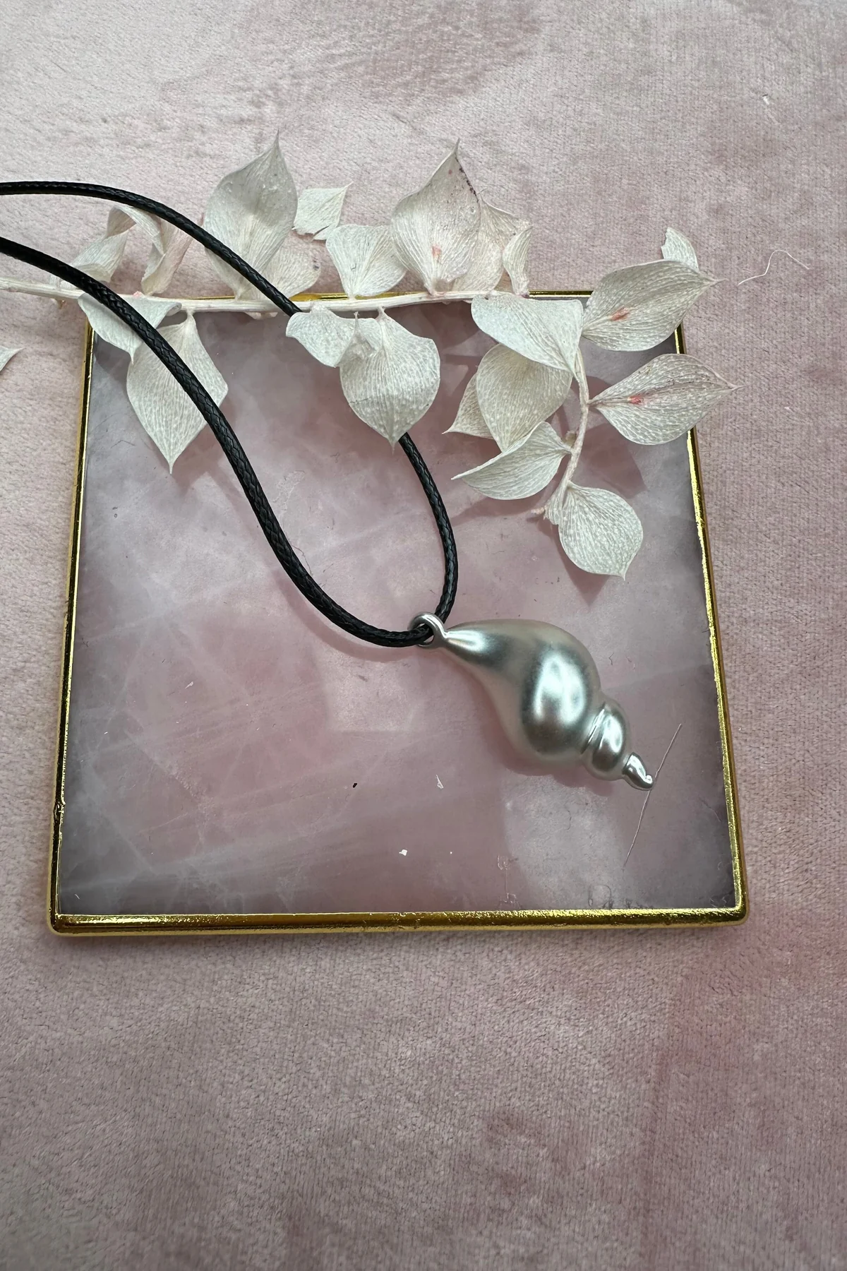 Mellow Moon Shell Necklace forsolvet