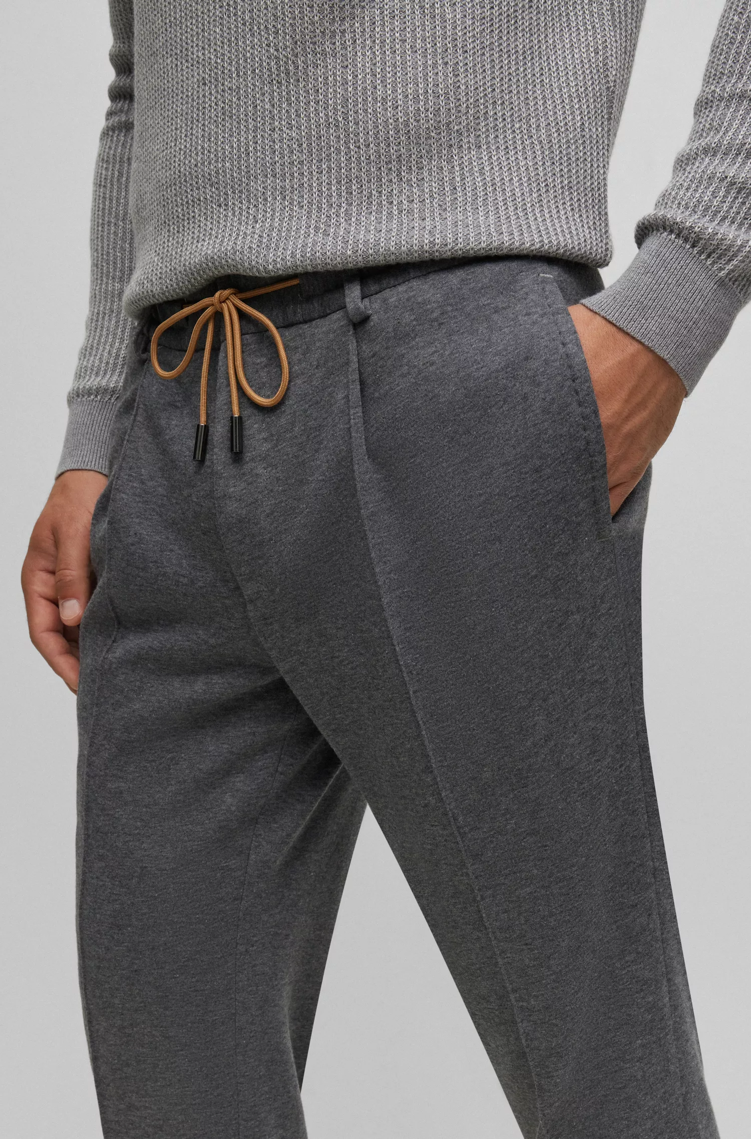 Calça BOSS Camel Slim-fit em mistura de algodão com microestampa