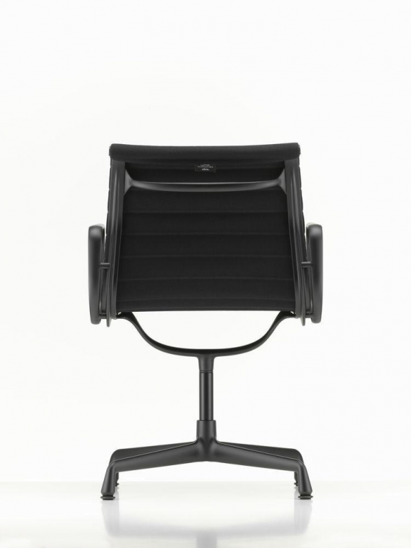 Vitra Aluminium Chair EA 104 bureaustoel zwart onderstel Hopsak 66