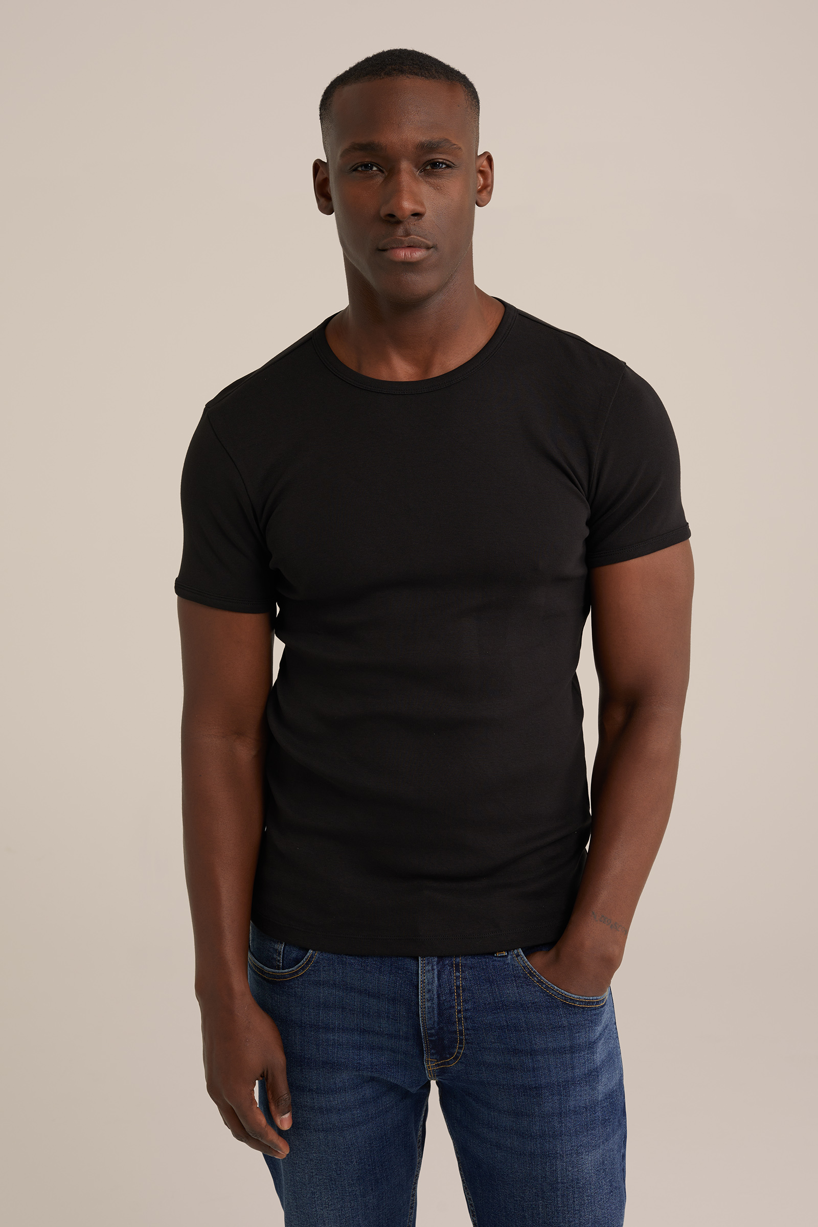 T-shirt WE Fashion Zwart