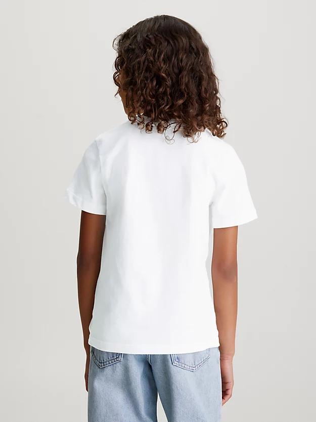 Camiseta infantil com logotipo