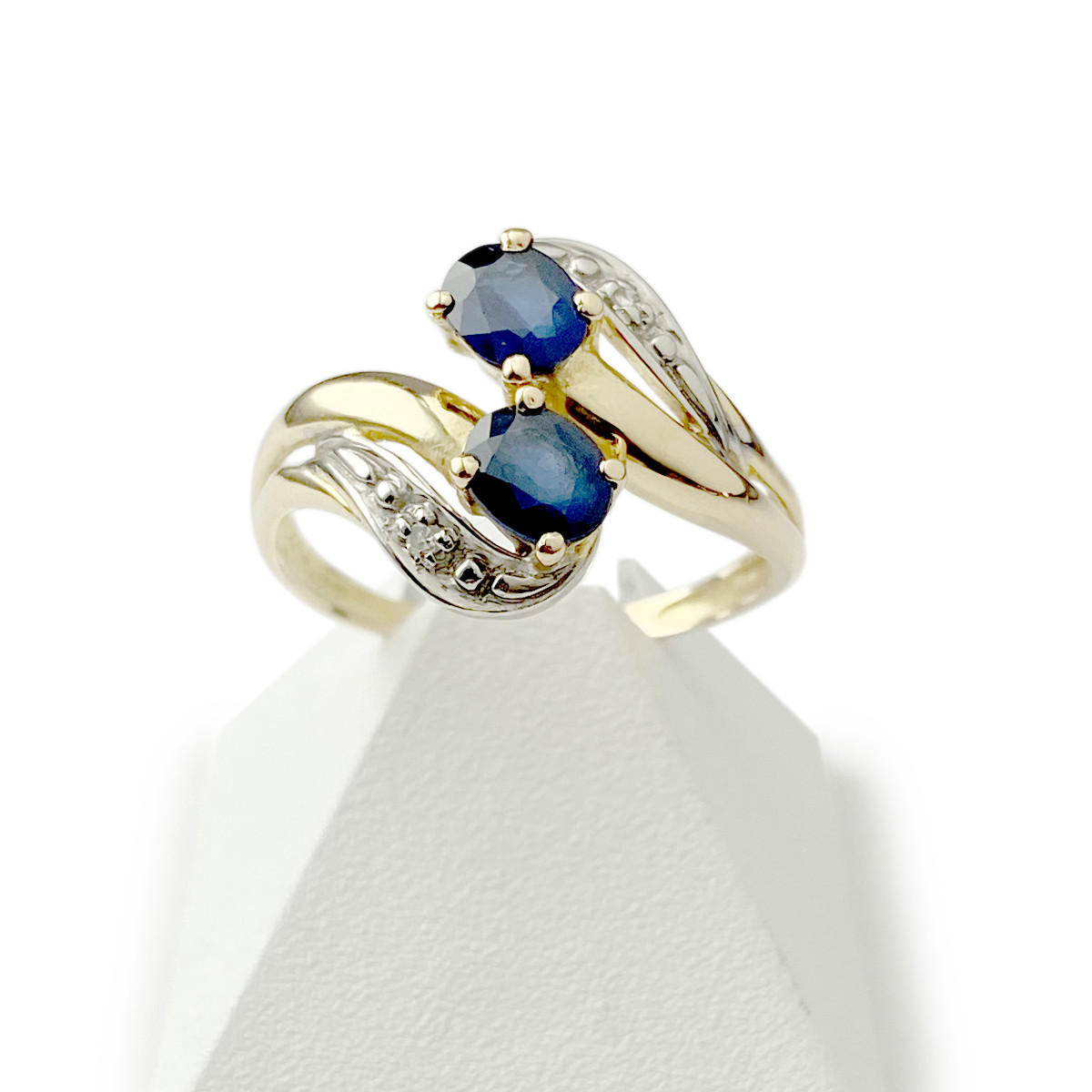 Bague d'occasion or 750 jaune et rhodié saphirs diamants