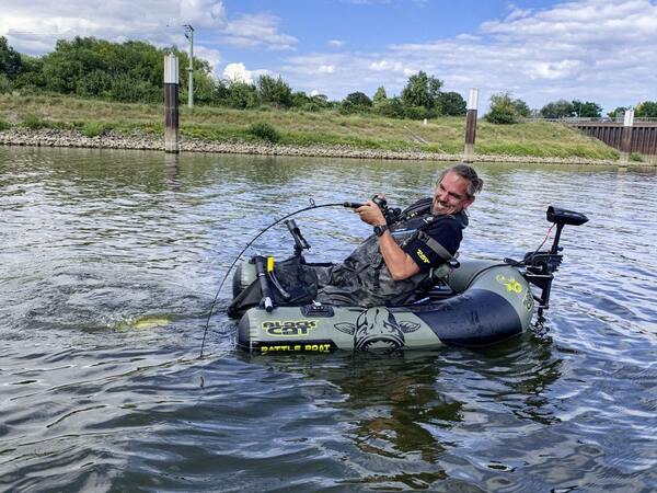 Moteur électrique Black Cat Battle Boat 2400 Bellyboat/Float tube