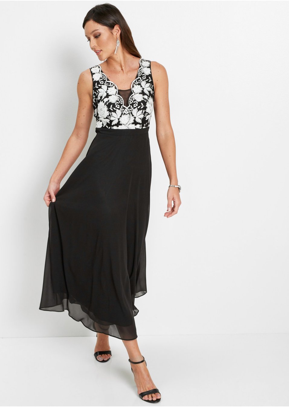 Robe en mousseline avec sequins brodées