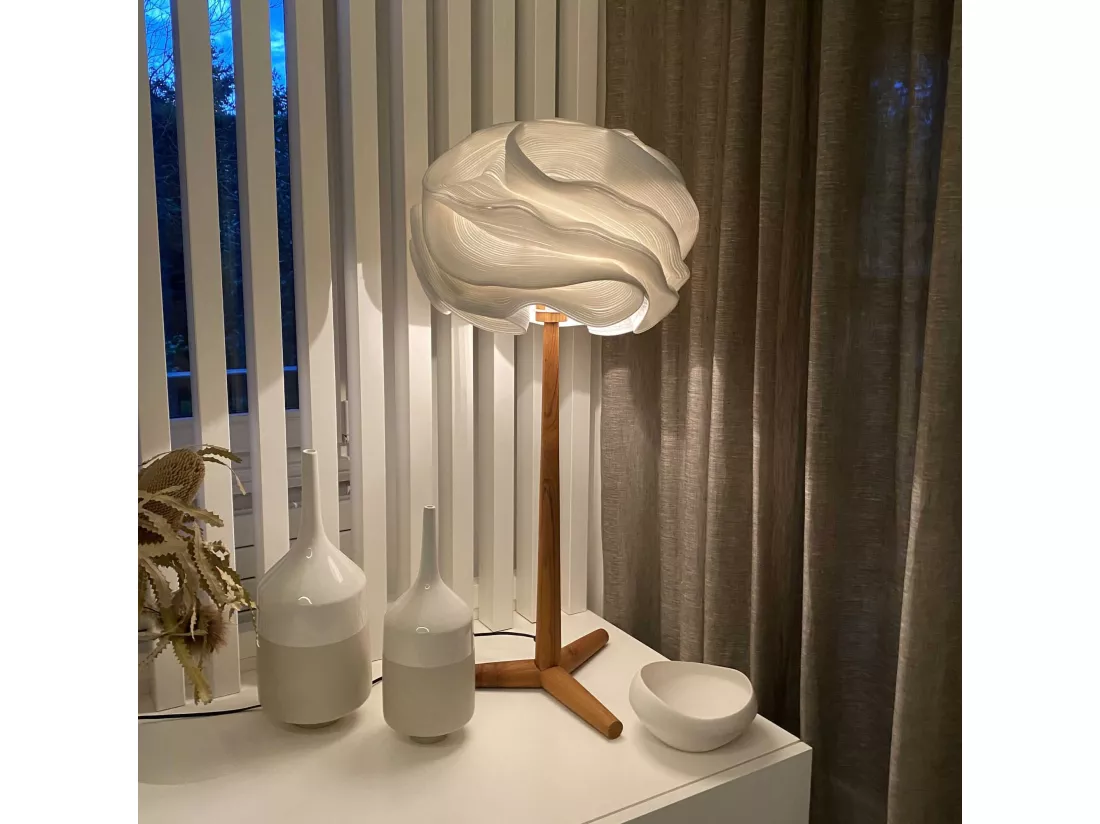 Now's Home - Lampe A Poser Abat Jour Zipper Ivoire Pied Teck 45x45x94cm Mekar