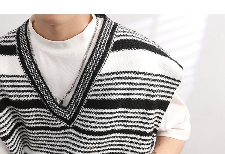 Dubbel wit - V-hals gestreept vest