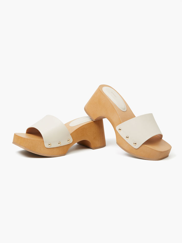 Tamanco com tachas - Cru