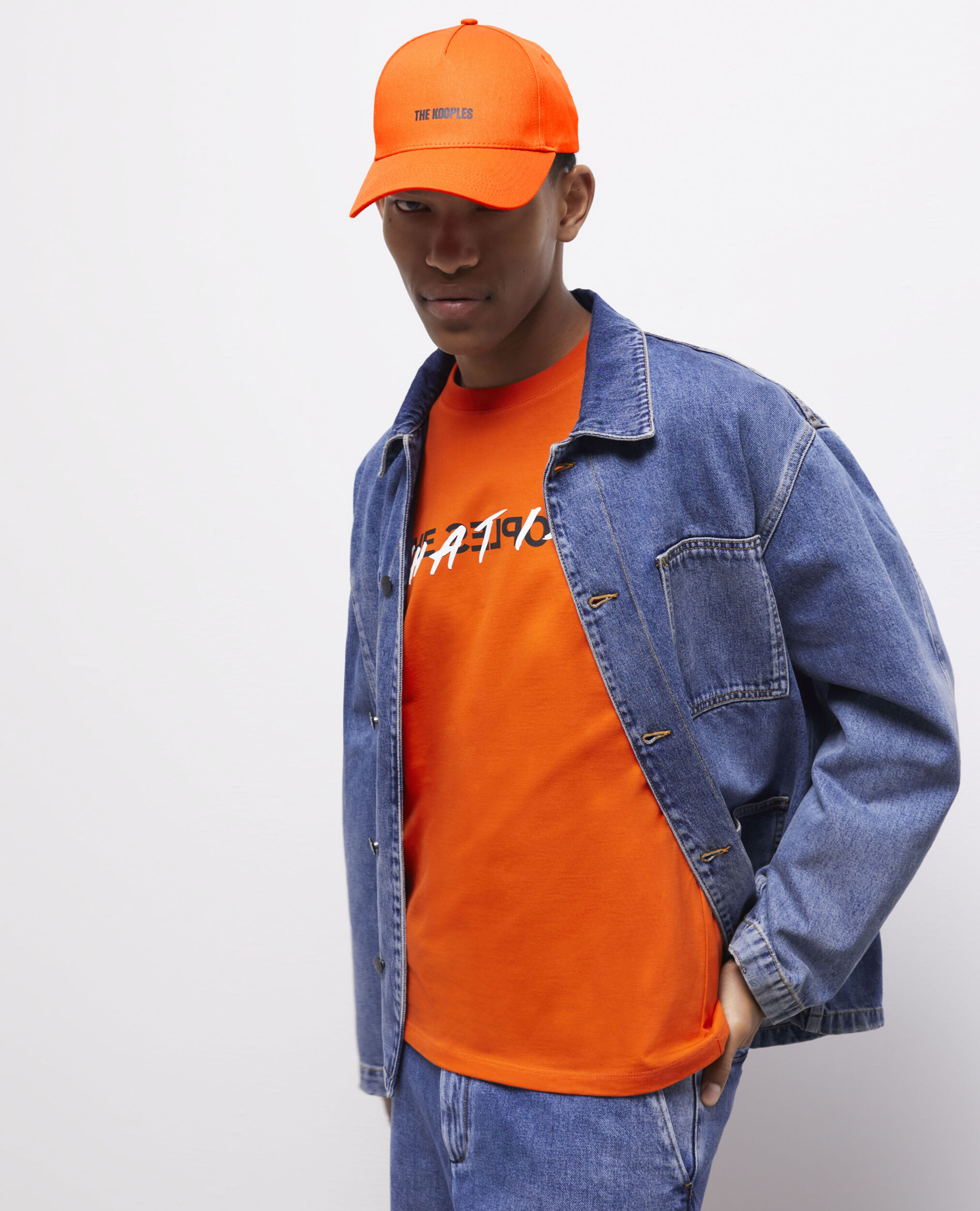 Casquette orange avec logo