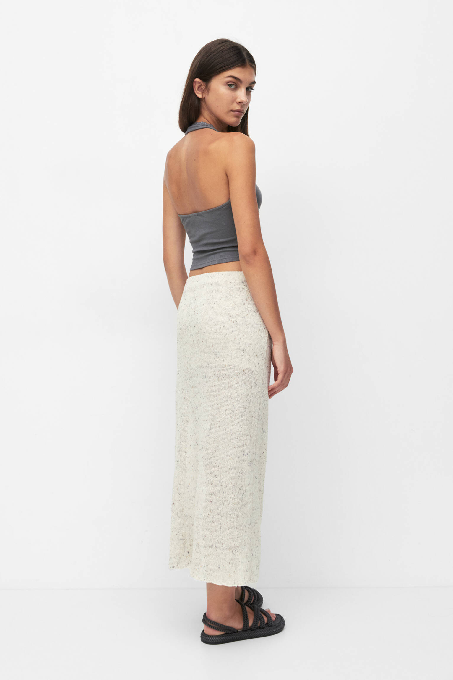 Top cropped com alças no pescoço e renda - NEG-DELAV
