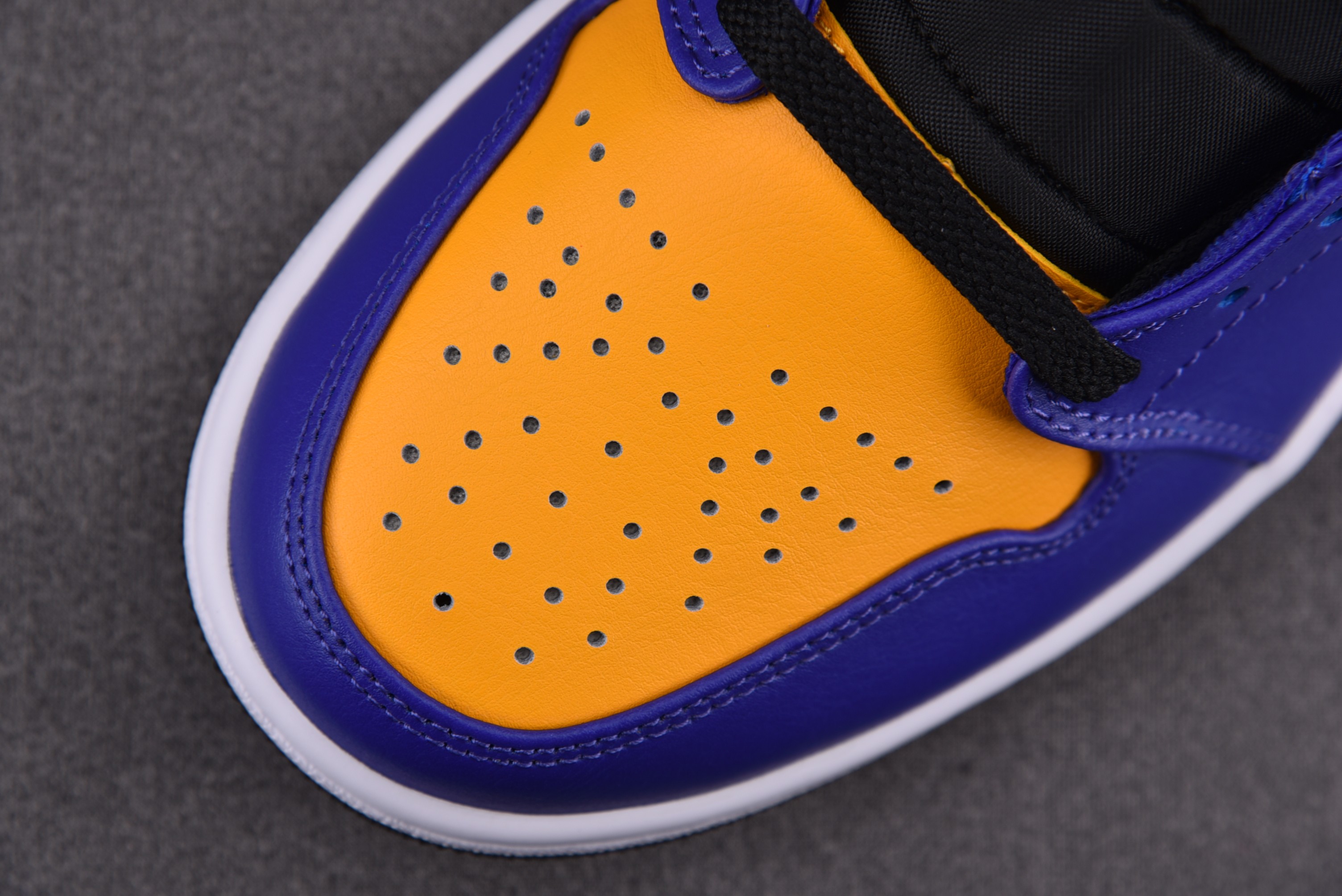 Jordan 1 Mid Lakers