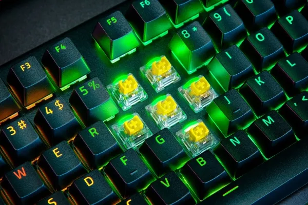 Razer BlackWidow V4 Pro - Tastatur - backlit - USB - QWERTY - USA - tastkontakt: Razer Yellow