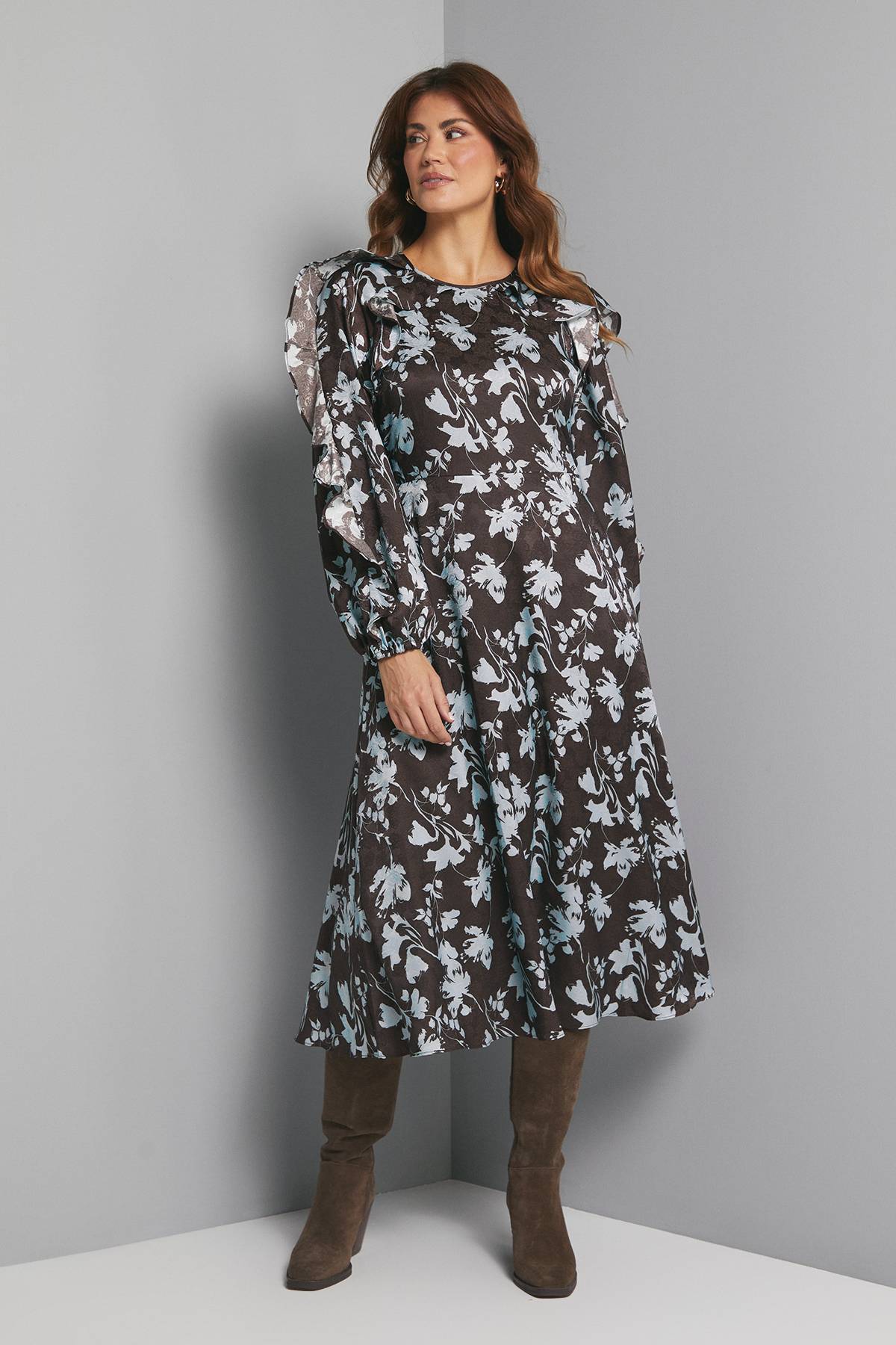 Wallis Robe Mi-longue à Volants en Jacquard Satiné Fleuri