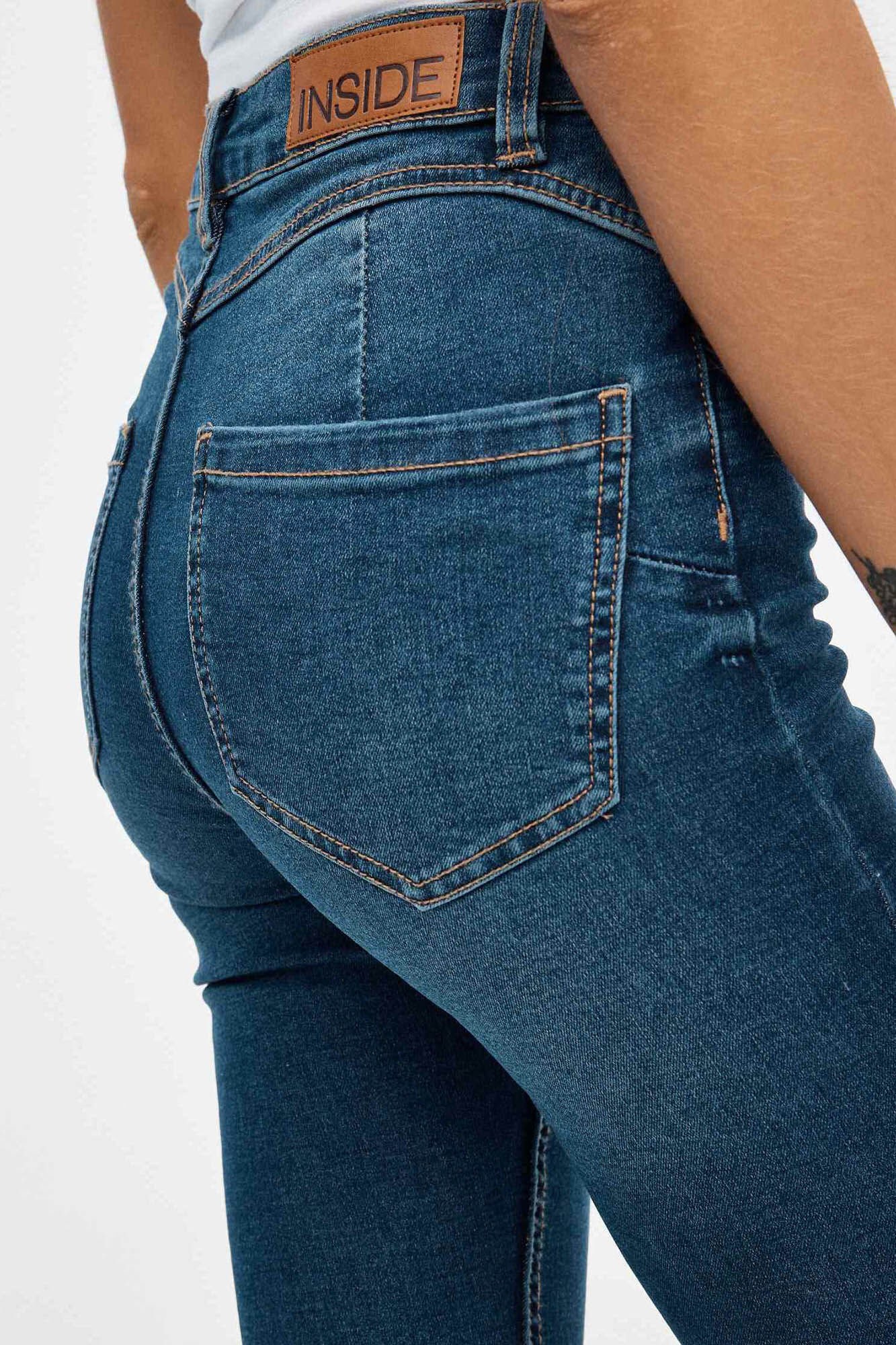 Calça jeans skinny push-up de cintura média