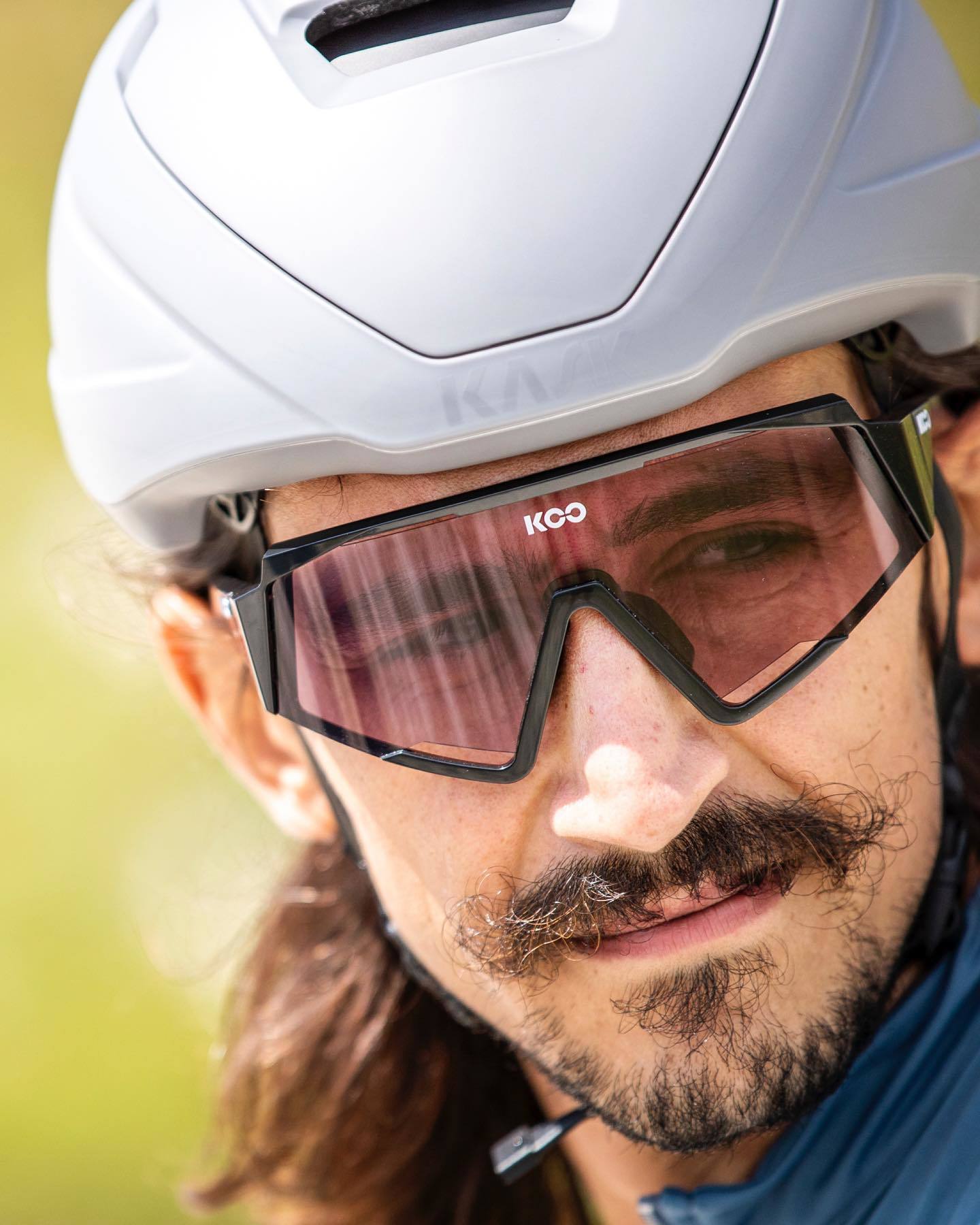 KOO SPECTRO Sport Zonnebril Zwart met Photochromic Pink Lens