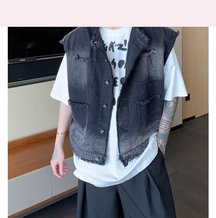 Maxelane - Gewassen denim vest met kwastjes en knoopjes