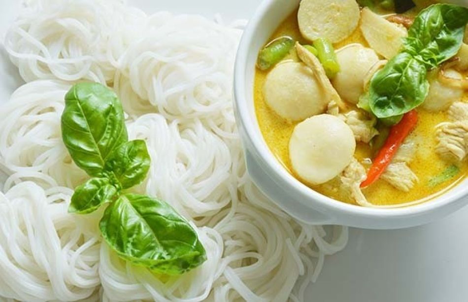 Visballen in currysaus