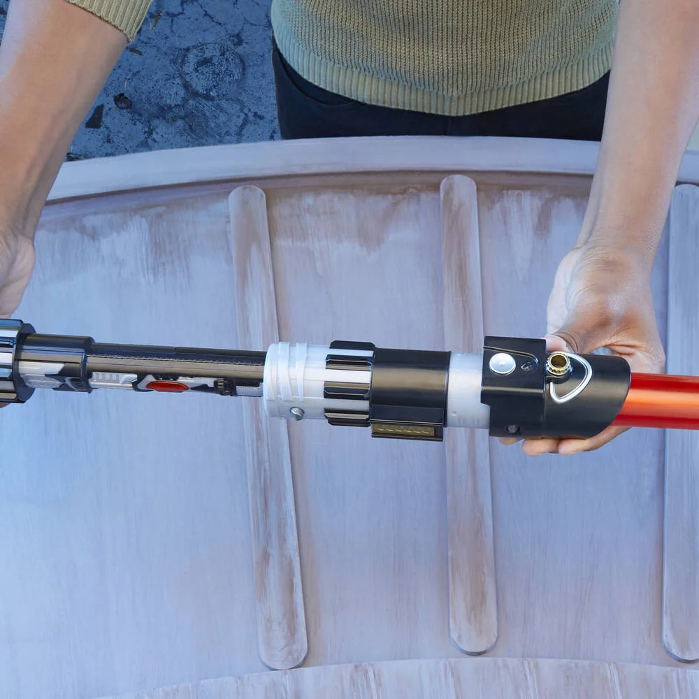 STAR WARS - LIGHTSABER FORGE SABRE LASER  ELECTRONIQUE DARK VADOR