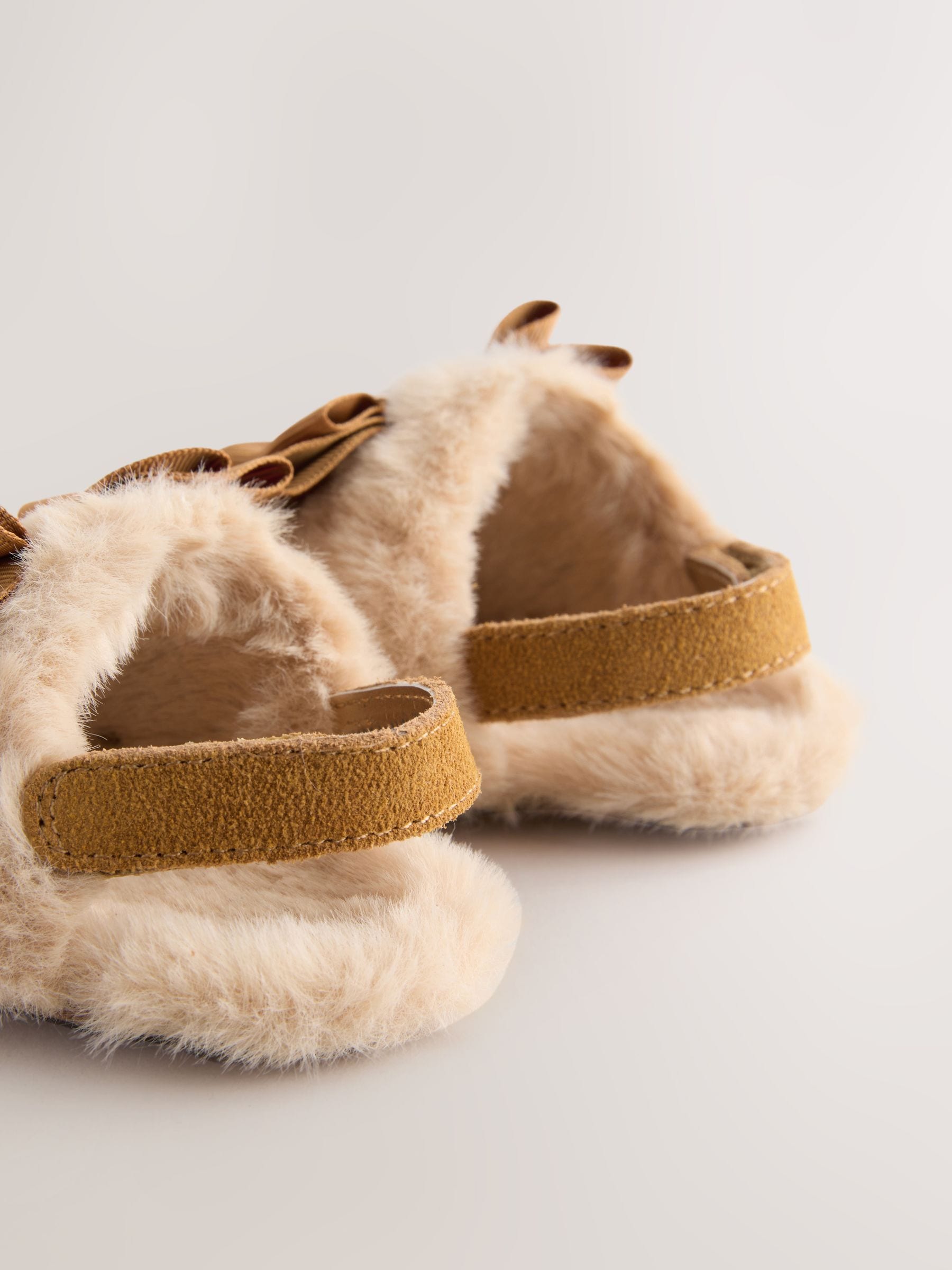 Lichtbruin - Baker by Ted Baker gewatteerde muiltjes met imitatiebont voor babymeisjes