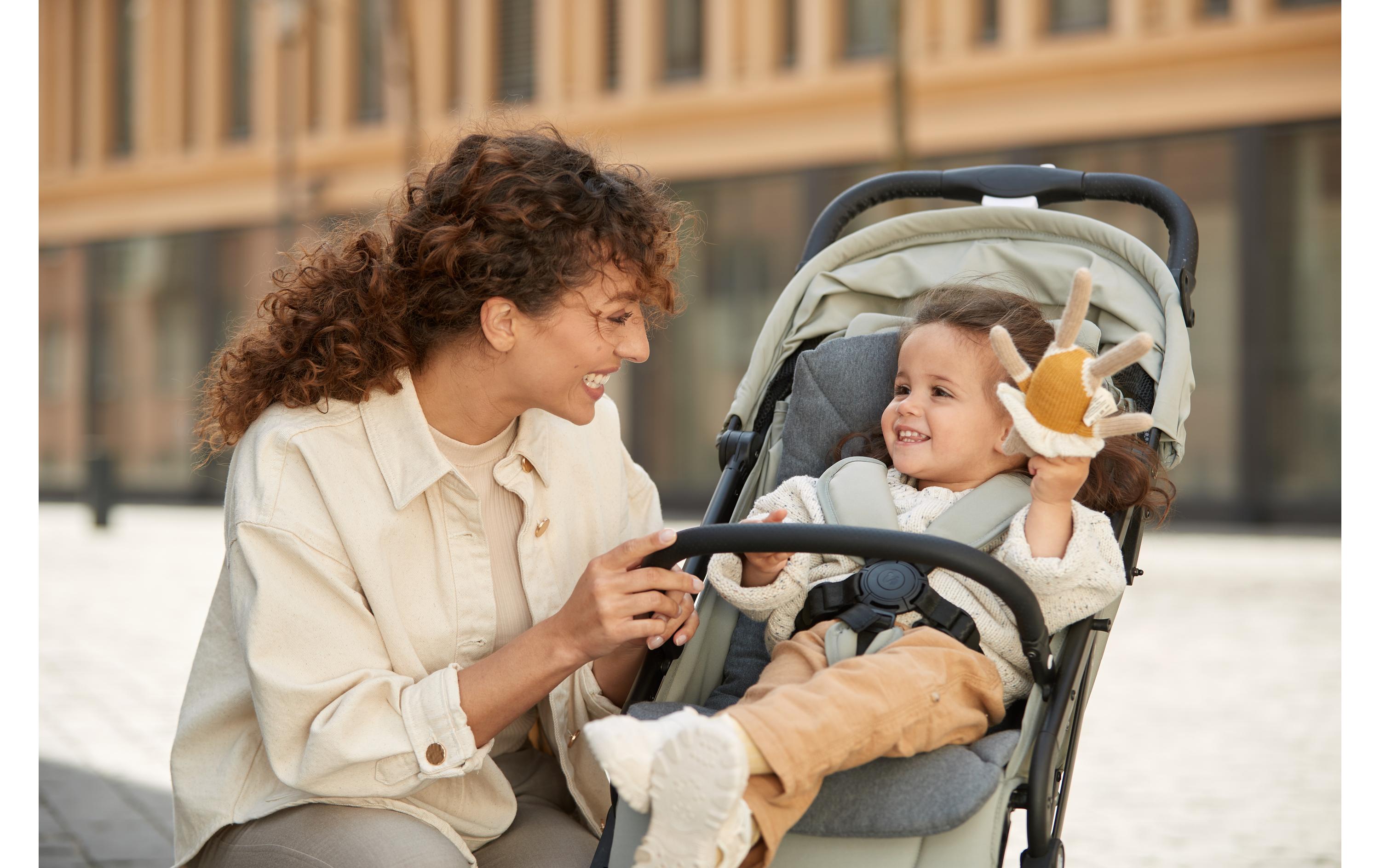 Buggy Travel N Care Plus Haselnuss Rosa<br>Kompakter Kinderwagen mit falt- und tragbarem Buggy