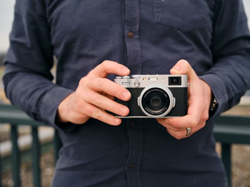 Fujifilm Fotokamera X100VI Schwarz Kompakte Digitalkamera mit anspruchsvollem Design und intuitiver Bedienbarkeit