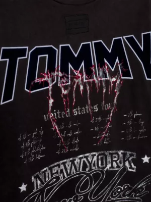 Camiseta com estampa gráfica em lavagem pesada