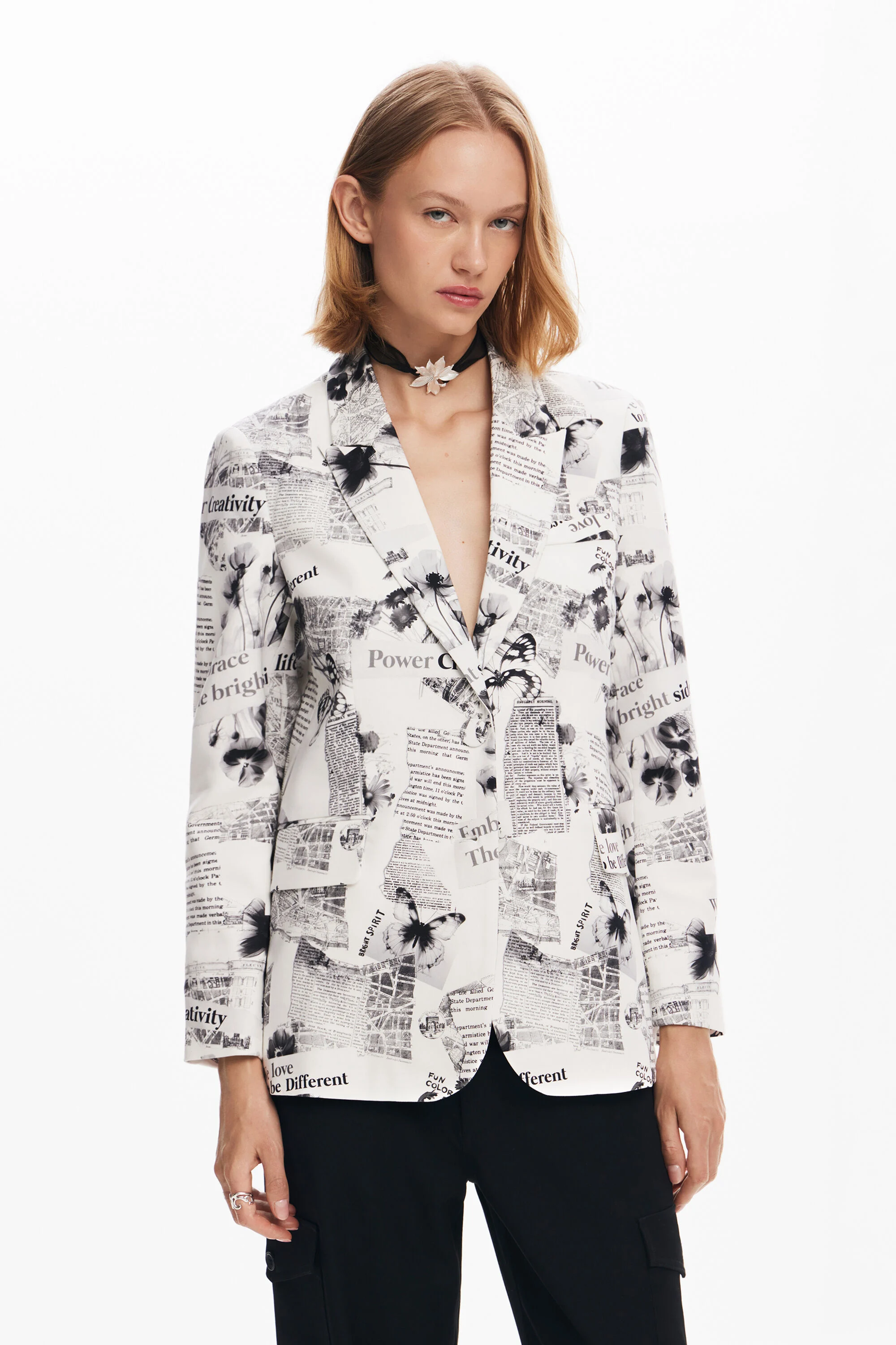 Blazer reto texto e flores