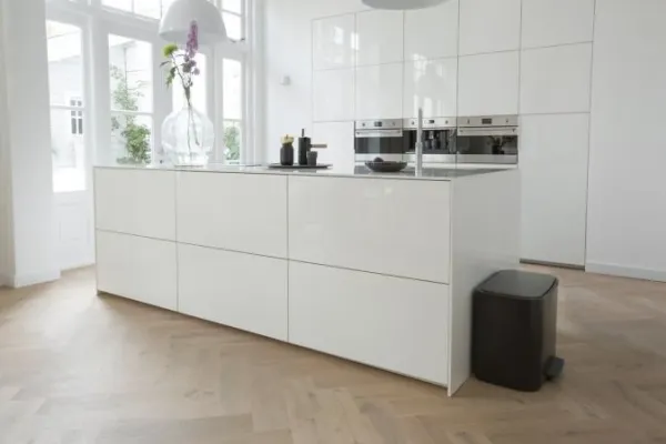 Brabantia Bo - Skraldespand - fliplåg - 34 L - fodpedal - mat sort