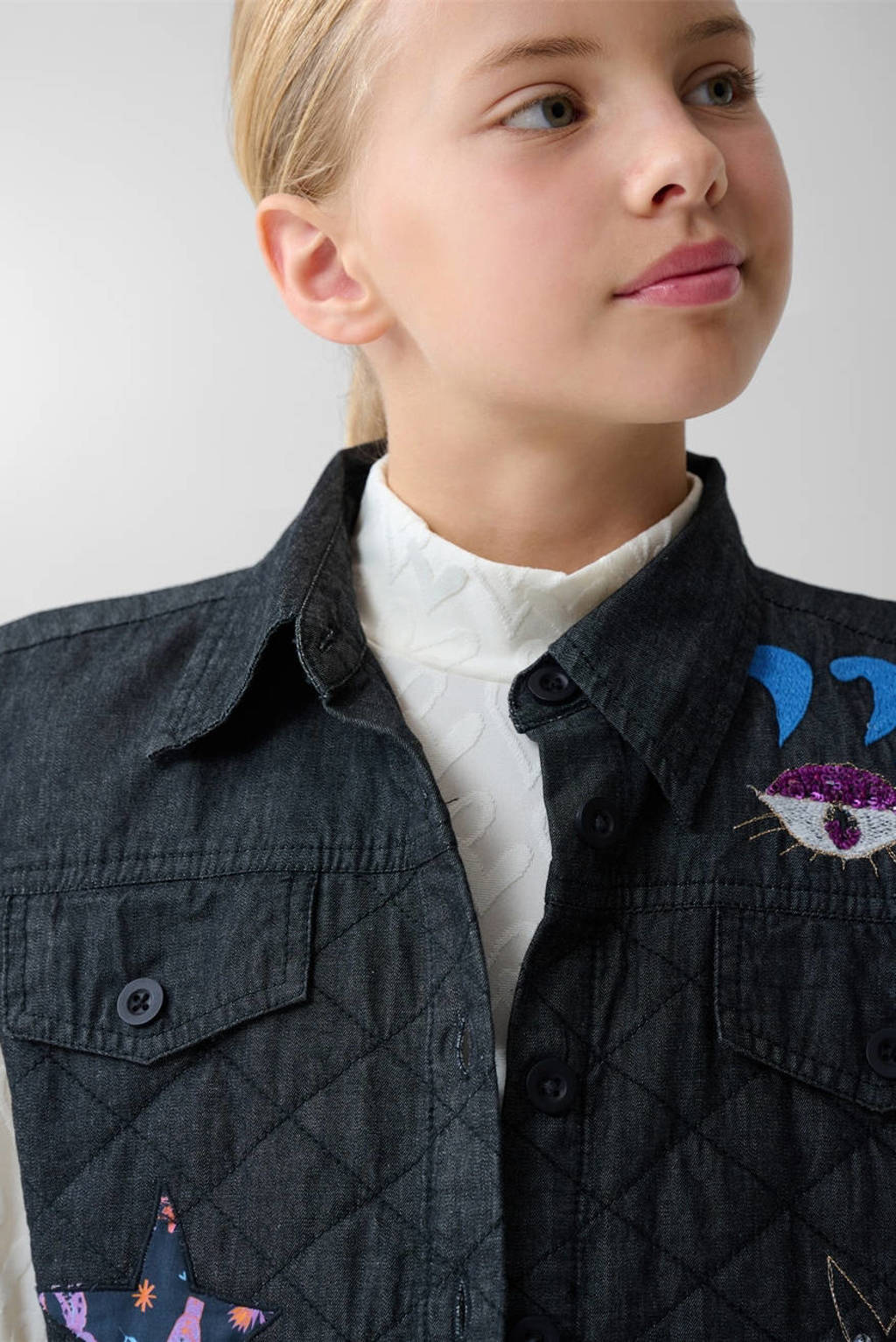 Shoeby gilet met all over print en patches zwart