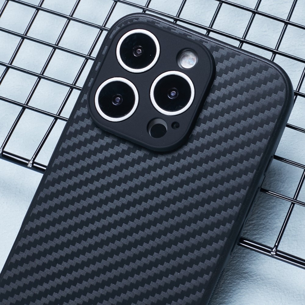 iPhone 16 Pro Max Gummi Hülle im Carbon Look - Schwarz