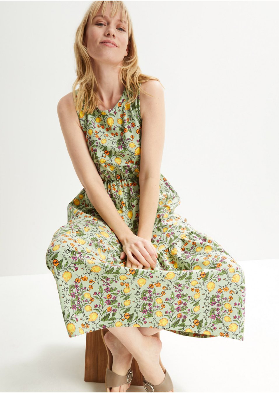Robe midi à col rond et volant, sans manches
