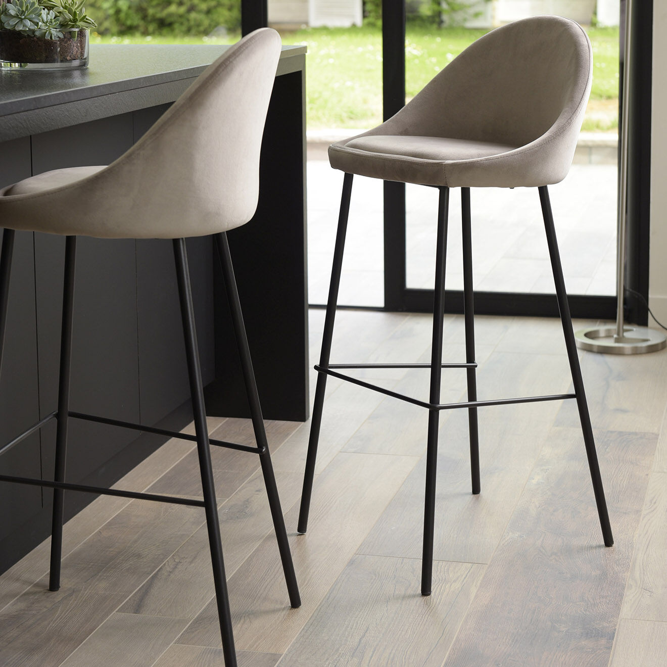 Macabane 2 Tabourets Augustin en Velours chamois - 49x46x104 cm