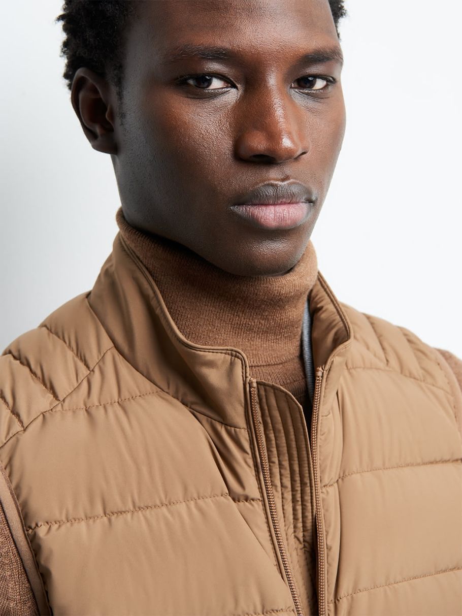 Gilet sans manches col montant