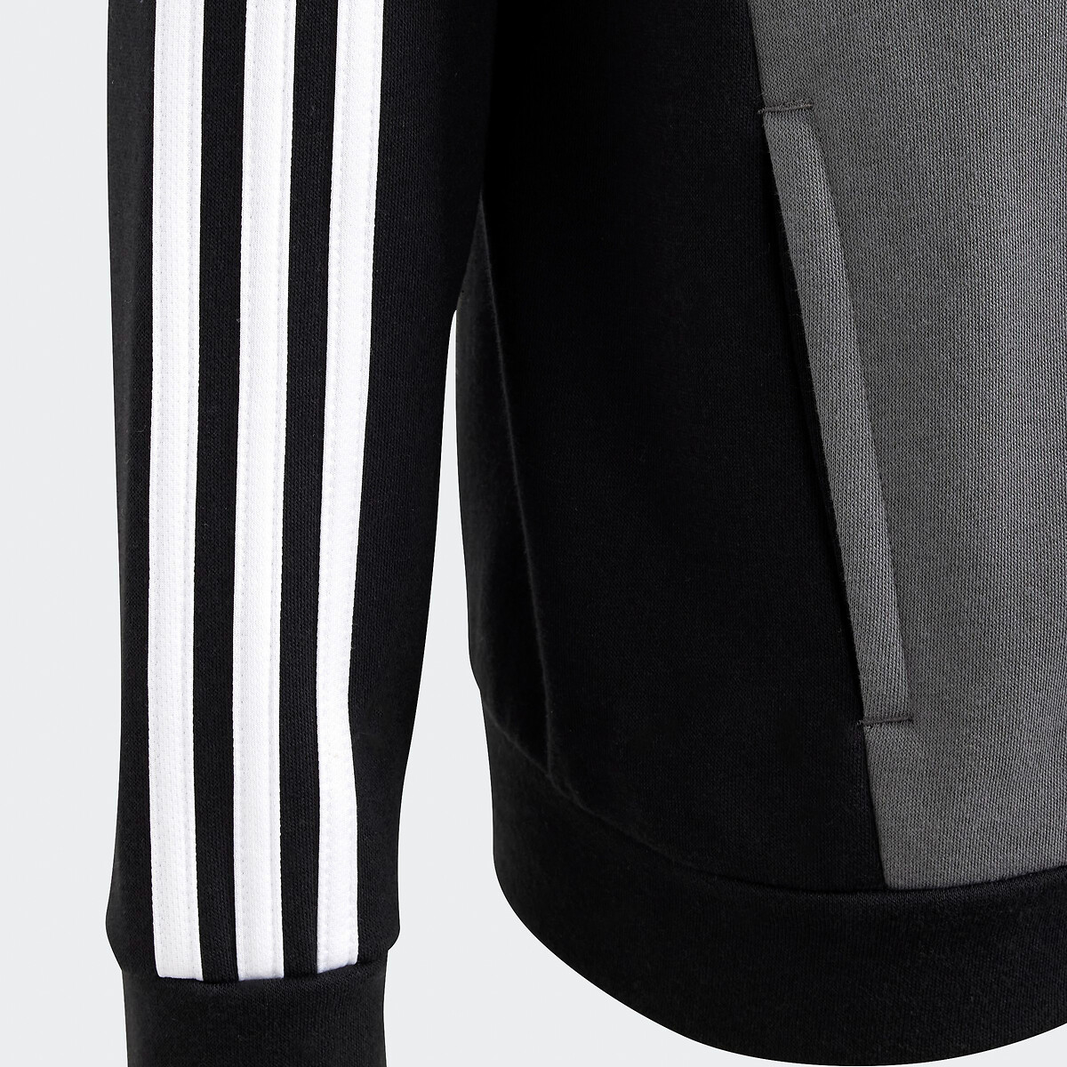 ROUPAS ESPORTIVAS ADIDAS<br>Agasalho em fleece