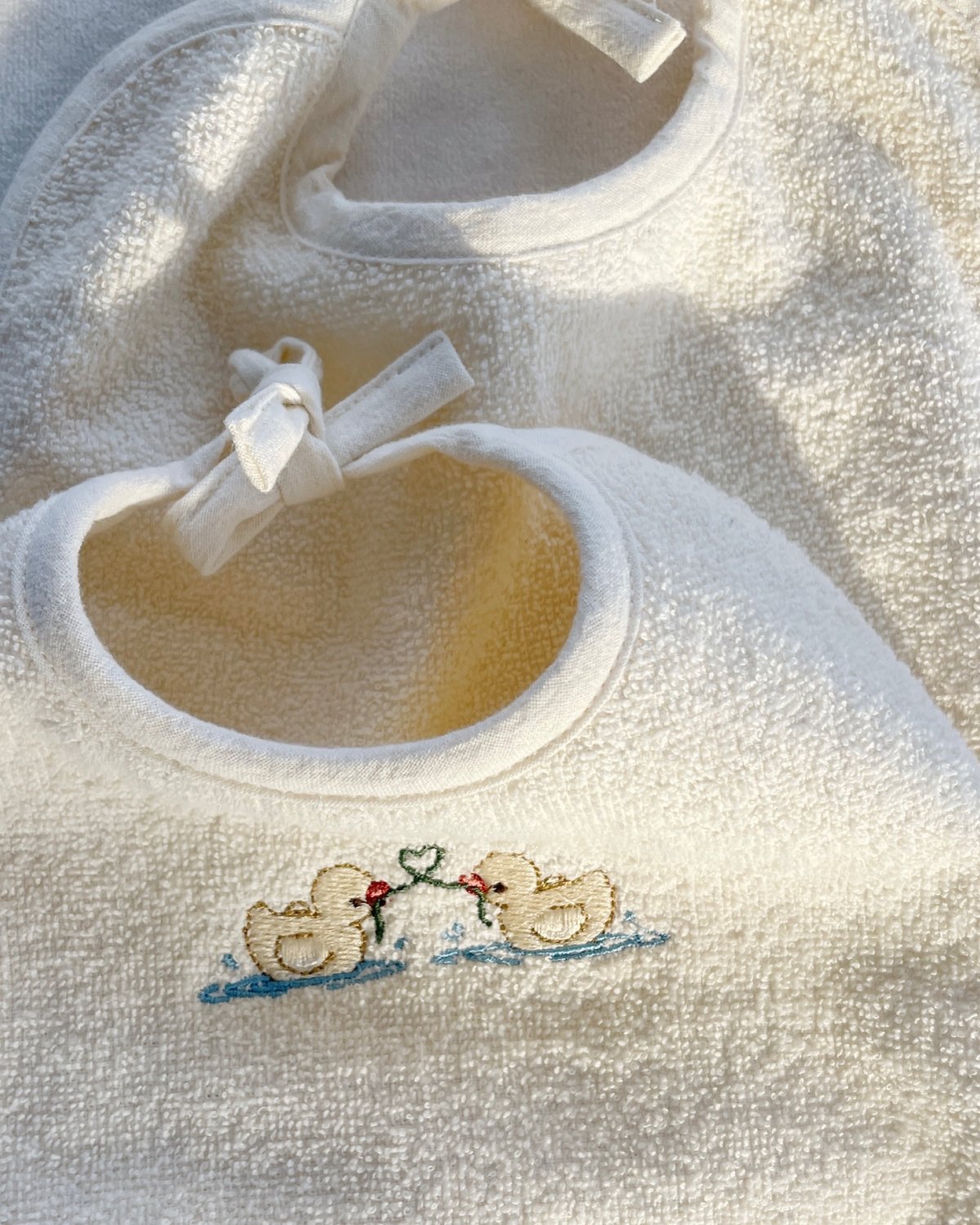 Siklesmekke til Baby, 2pk – Øko Bomullsfrotté | Figo 2 Pack Terry Bibs GOTS