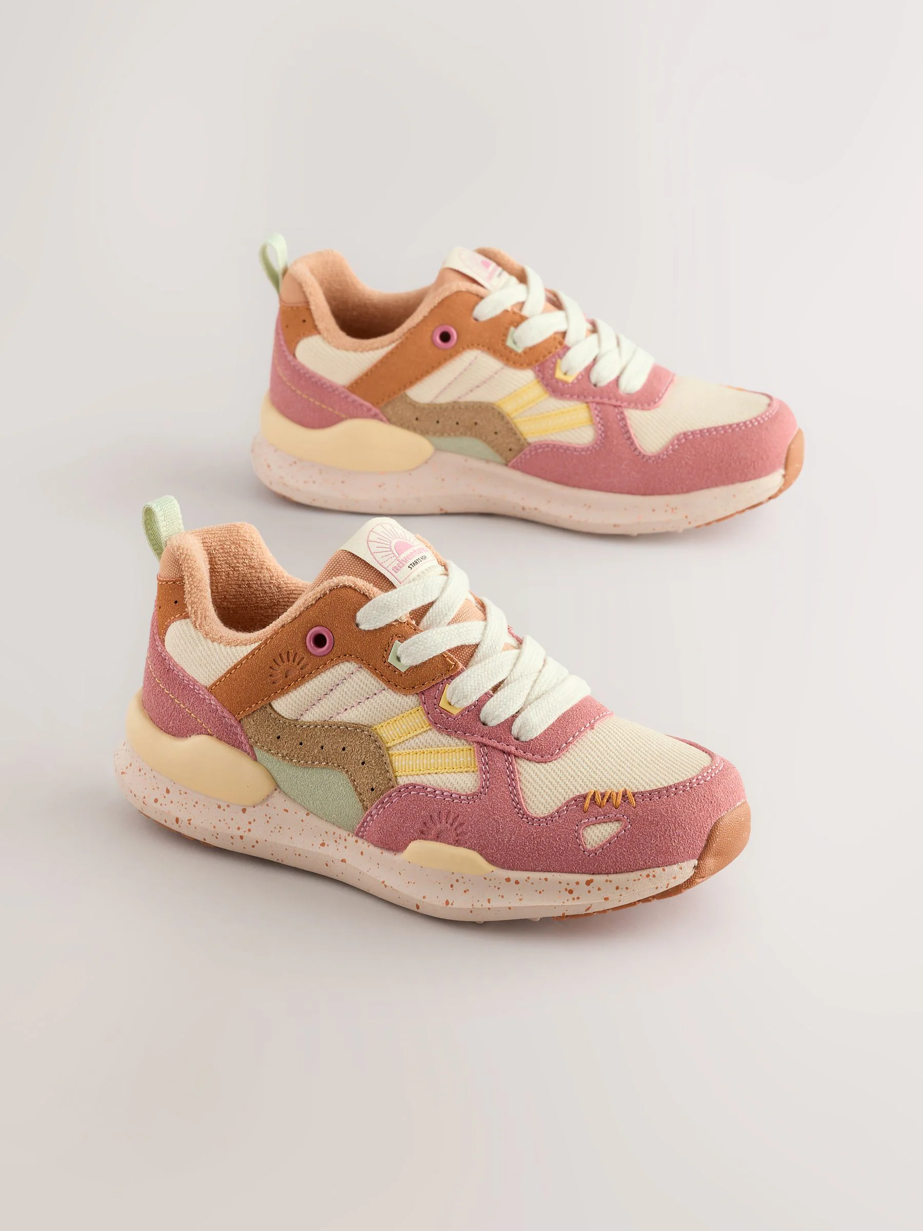 Rustig - Vetersneakers met kleurvlakken