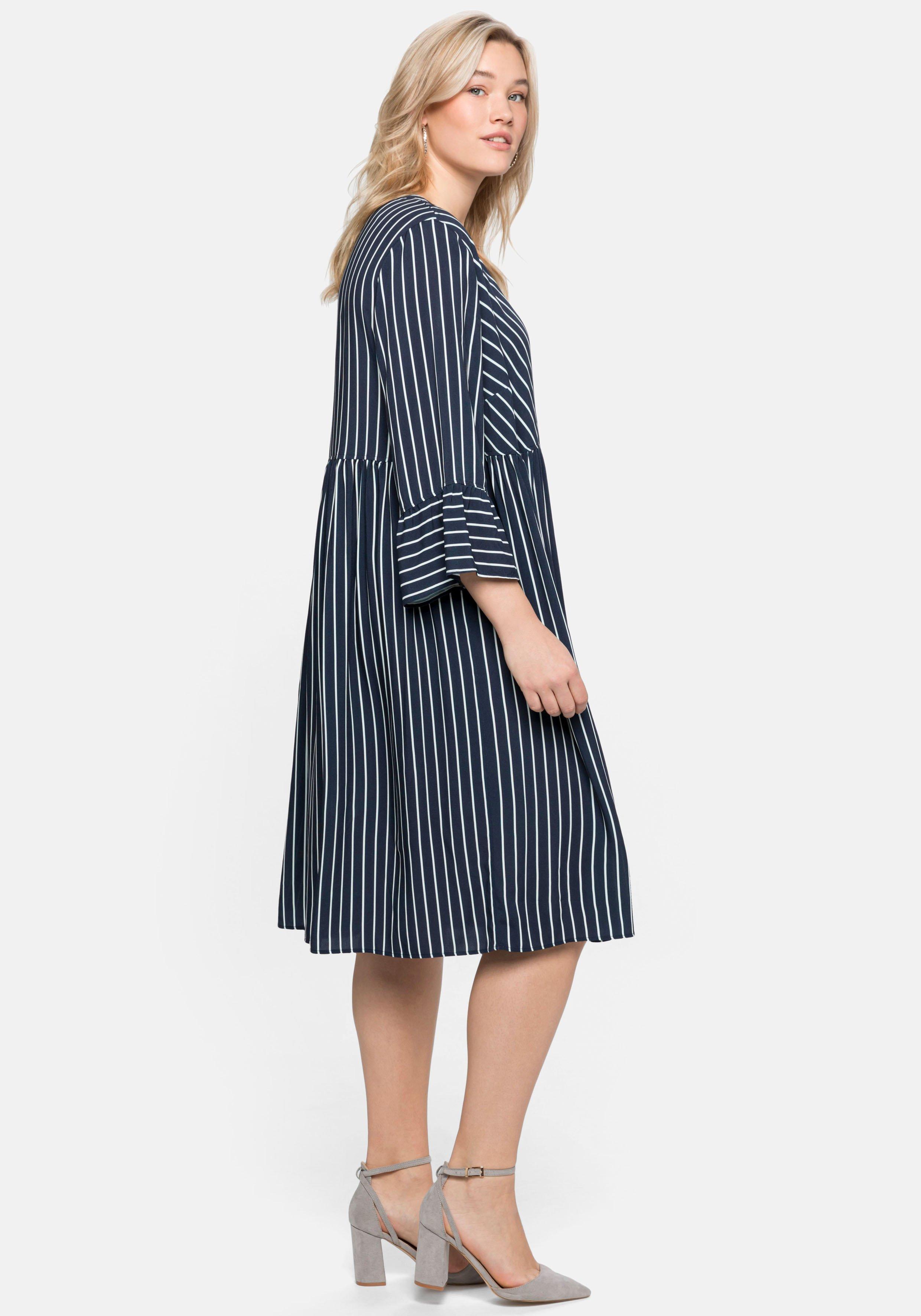 Kleid mit Streifen, weit schwingender Rock