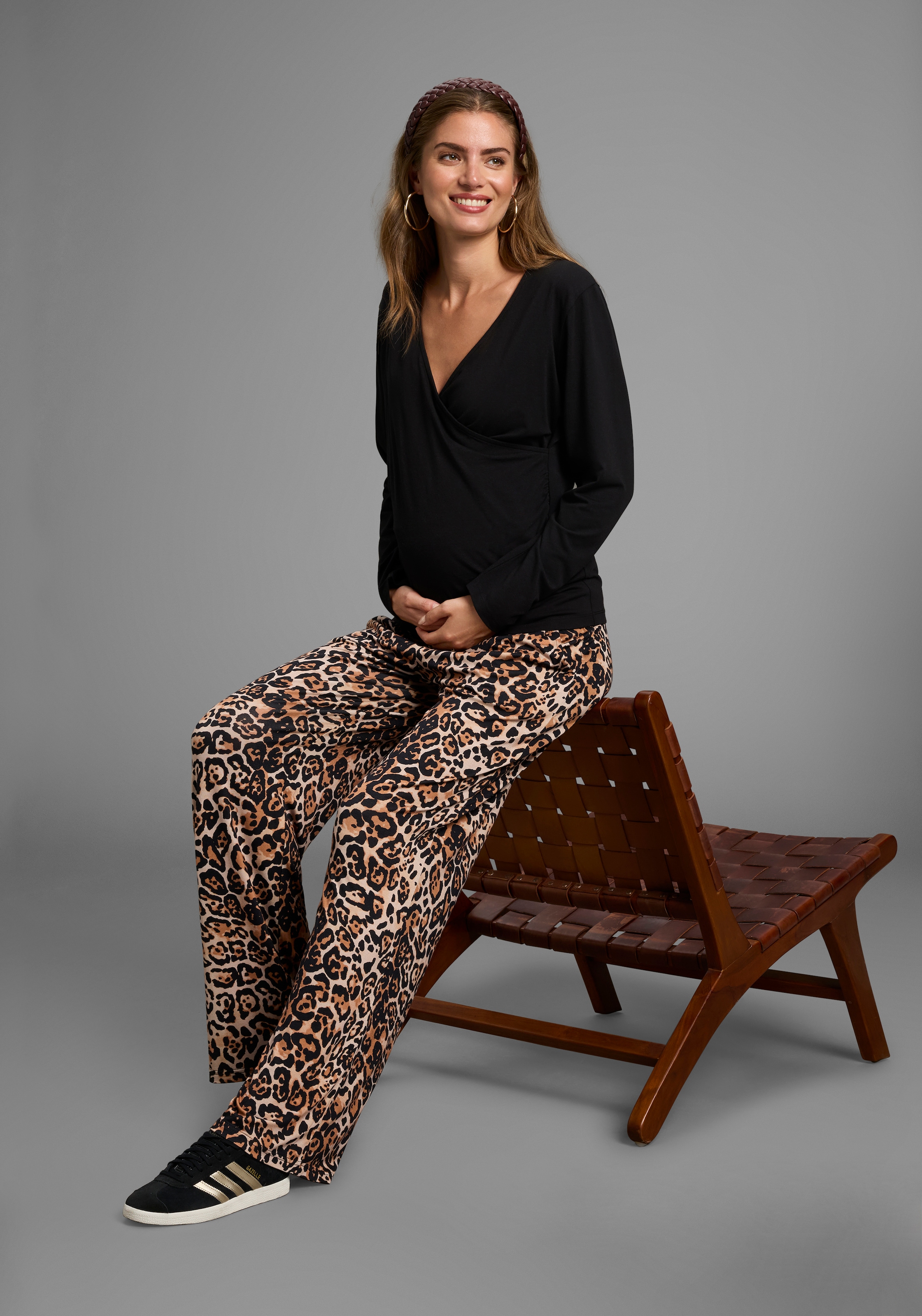 Neun Monate Umstandshose »Jerseyhose für Schwangere in Leo Design«  Umstands-Hose mit weitem Bein
