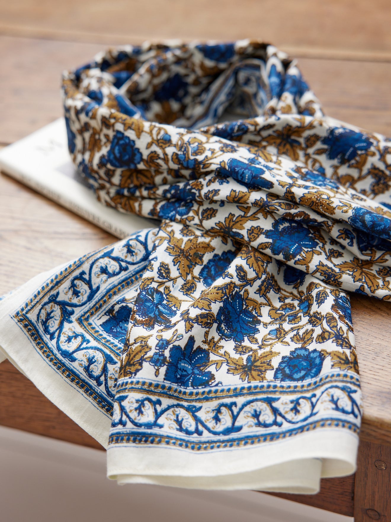 Foulard imprimé fleuri femme