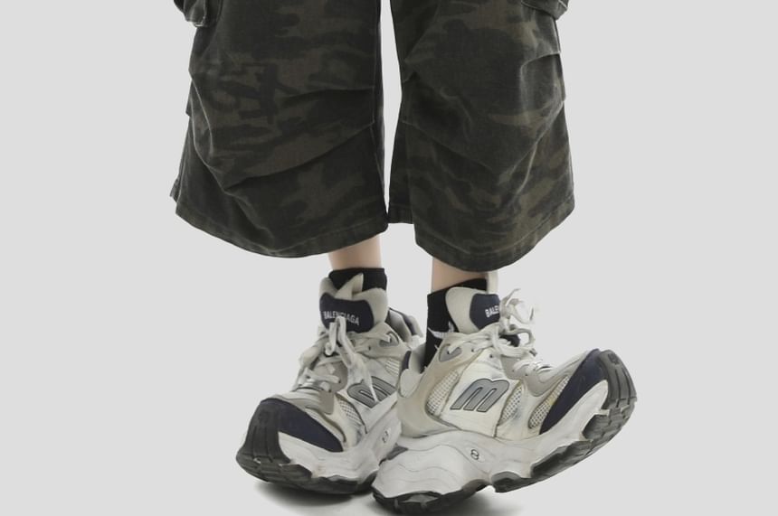 INStudio - Mid Rise Camouflage Capri-cargobroek met wijde pijpen