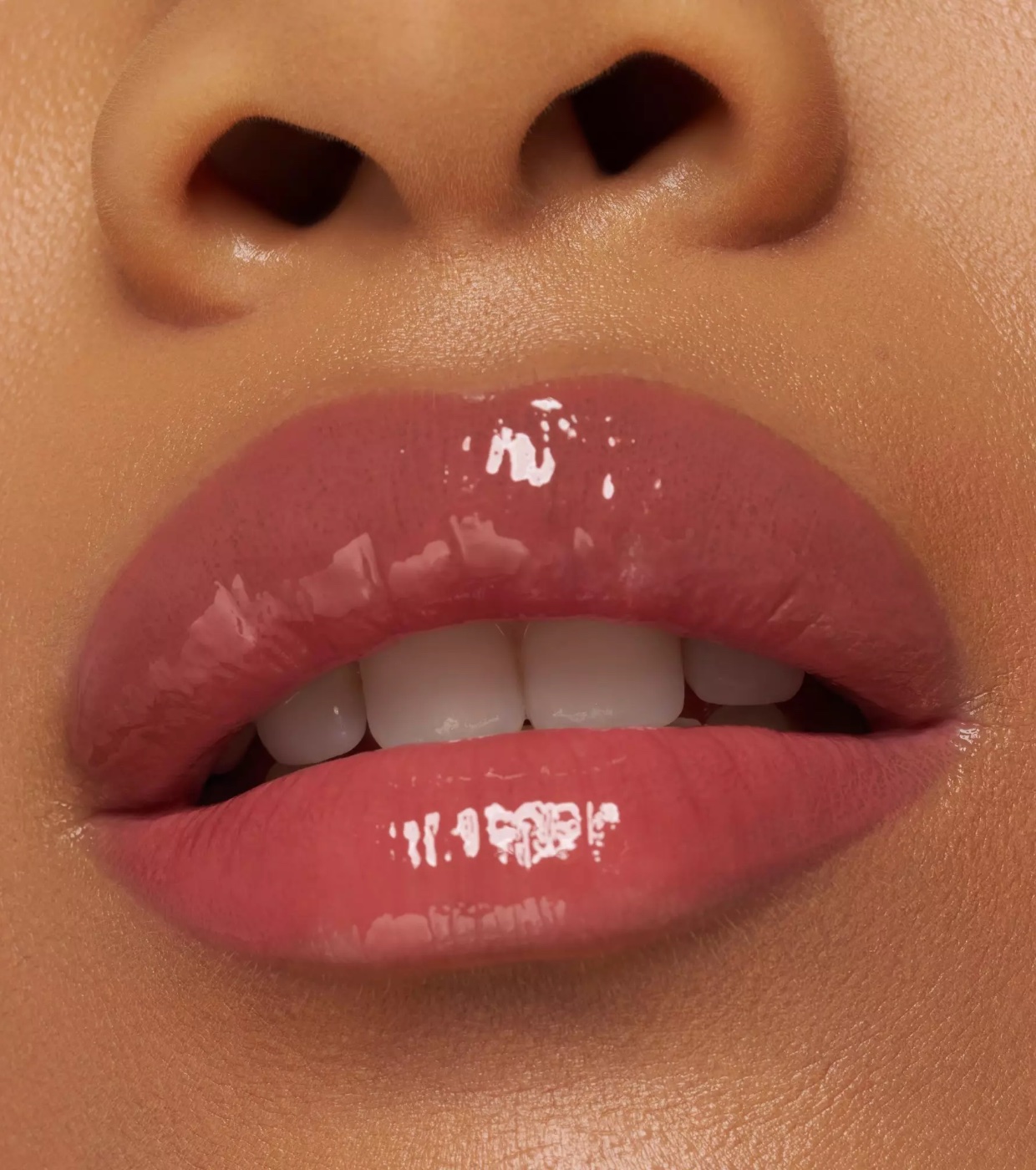 essence - Brilho labial volumizador Extreme Shine - 17: Mocha Mingle