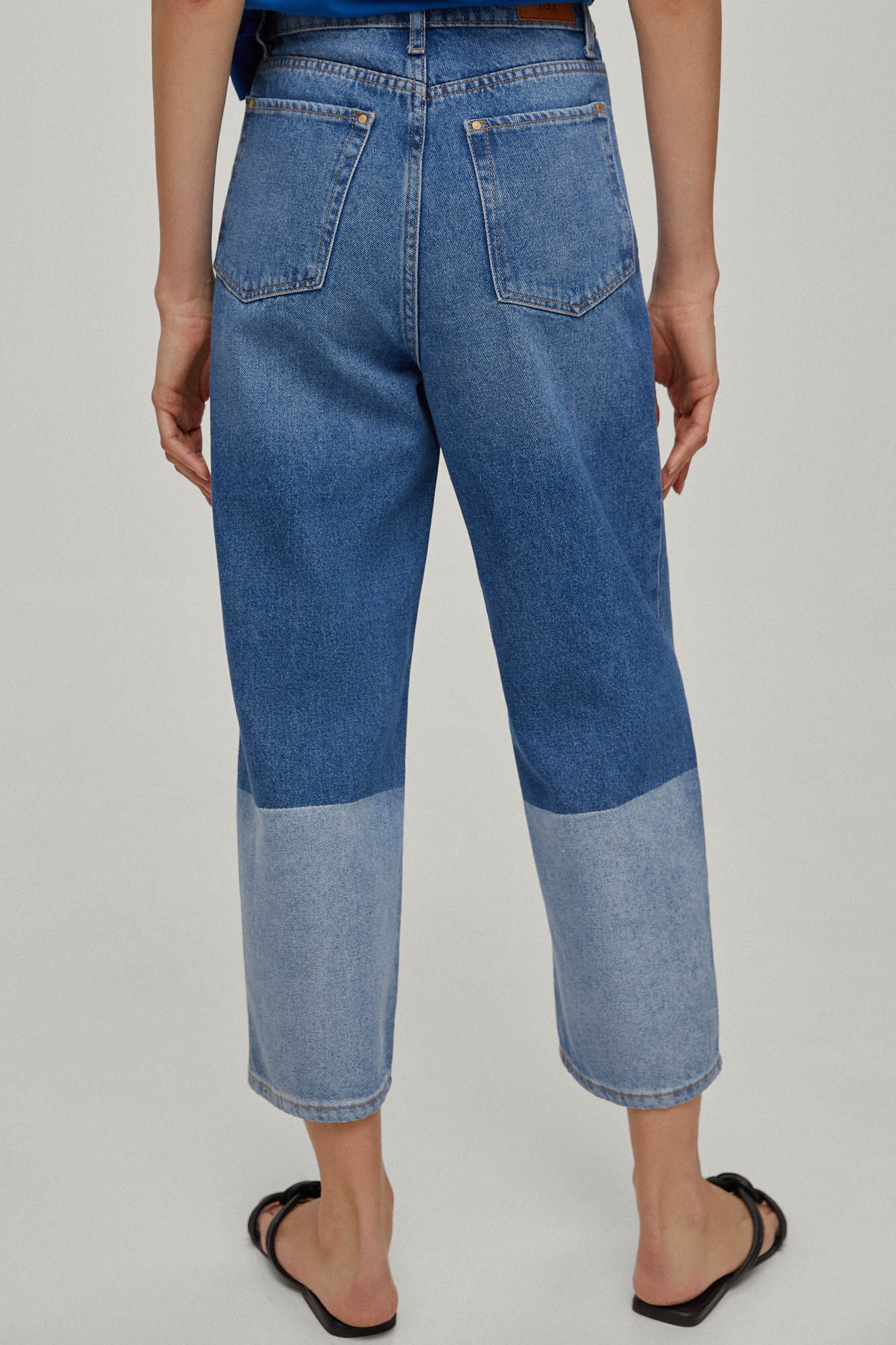 Calça jeans reta bicolor com cinco bolsos - Azul
