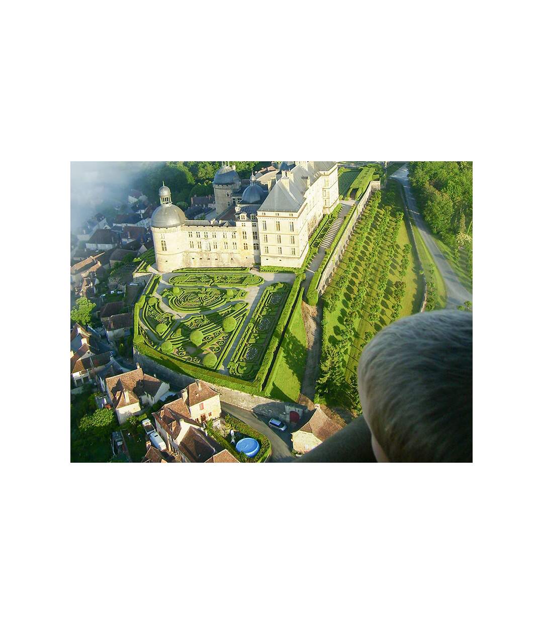 2h de vol en montgolfière au lever du soleil avec gourmandises et champagne pour 3 près de Périgueux - SMARTBOX - Coffret Cadeau Sport & Aventure