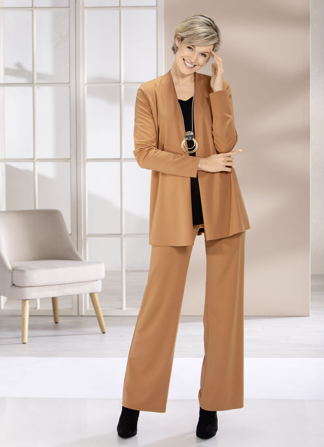 Shirtjacke in verschlussloser Form in 4 Farben