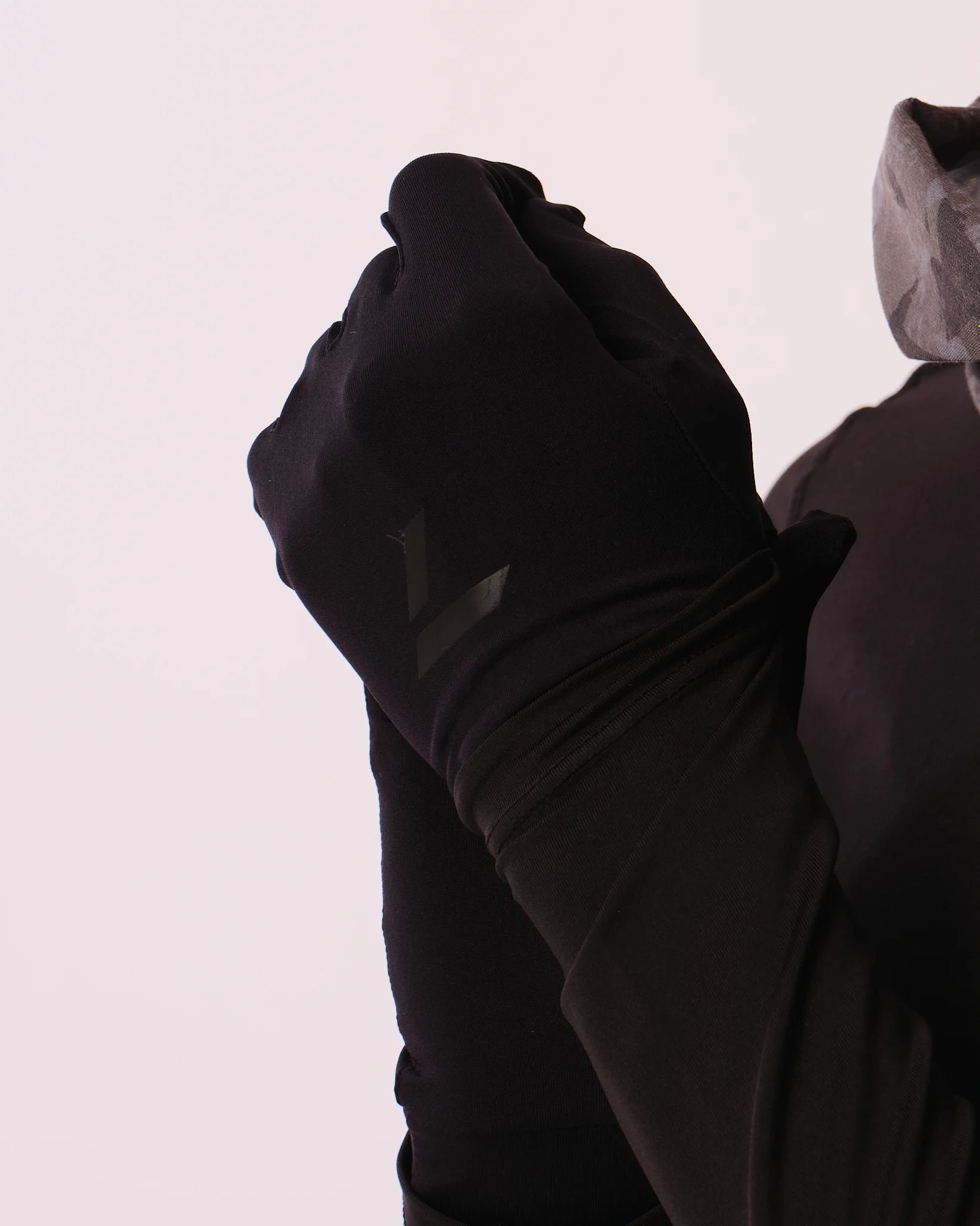 LEVITY Conquer Running Gloves Black Reflective